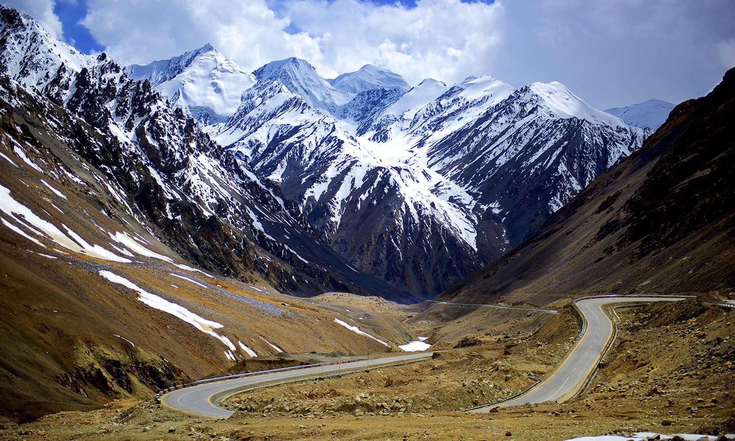 Karakoram Highway (KKH) at near Khunjerab Pass — Photo by Najeeb Mahmud